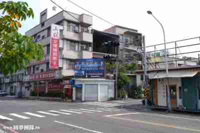 售台南市永康區南紡中華路稀有三角窗道路用地350萬