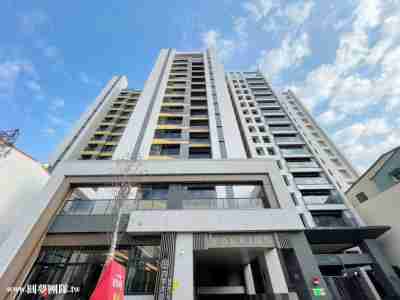 售高雄市楠梓區楠梓火車站四季沐夏3年屋次頂樓景觀三房平車電梯大樓1,480萬